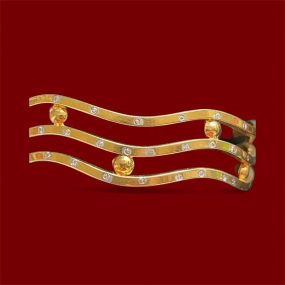 Beautiful Bangle Bracelet - Picture 1 of 3